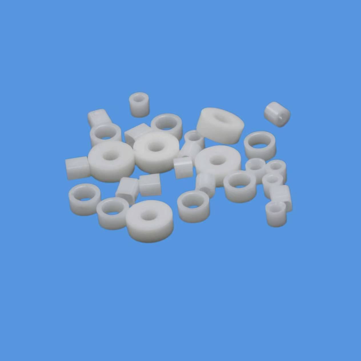 Keramik-Spezialteile – Substrate, Isolatoren, Buchsen, Ringe, Unterlegscheiben